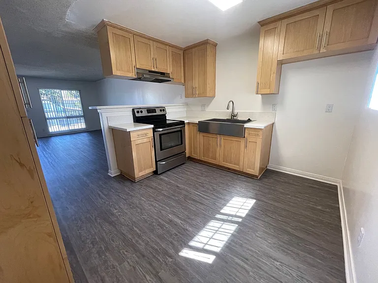 Villa Del Sol Apartments — Photo 114