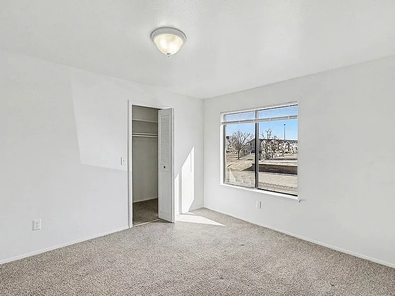 Trappers Cove Apartments — Photo 37