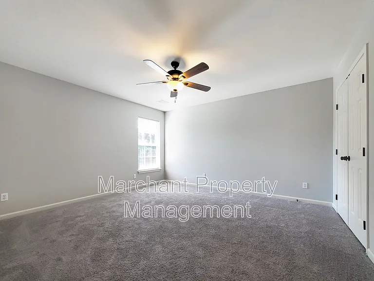 15 Silverthorn Ct — Photo 33