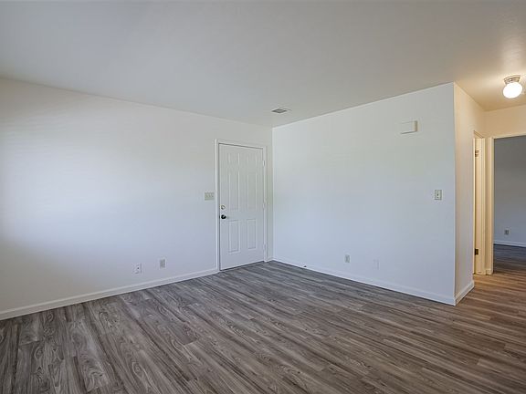 4th image of 645 Ash St APT 4