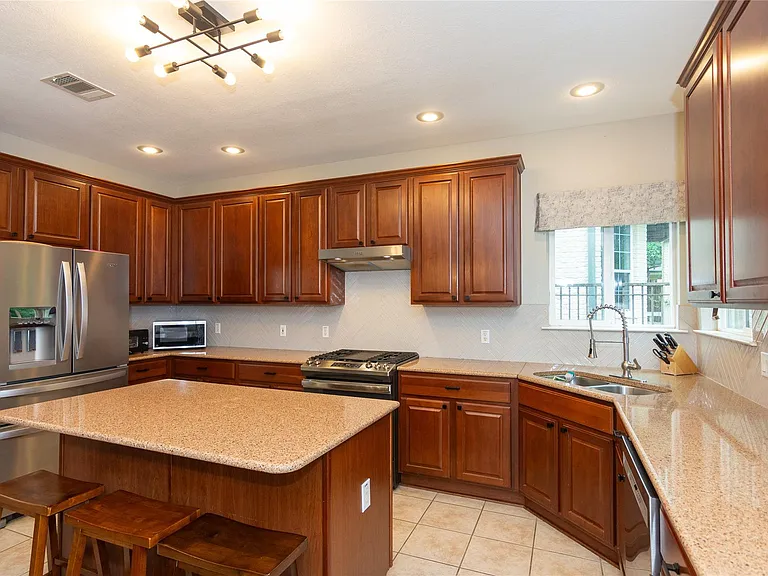 11004 Quarry Oaks Trl — Photo 13