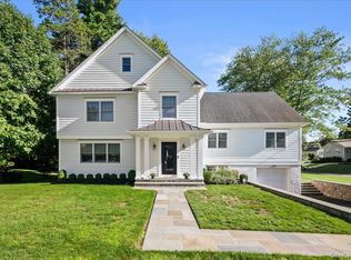 299 Stratton Rd, New Rochelle, NY 10804