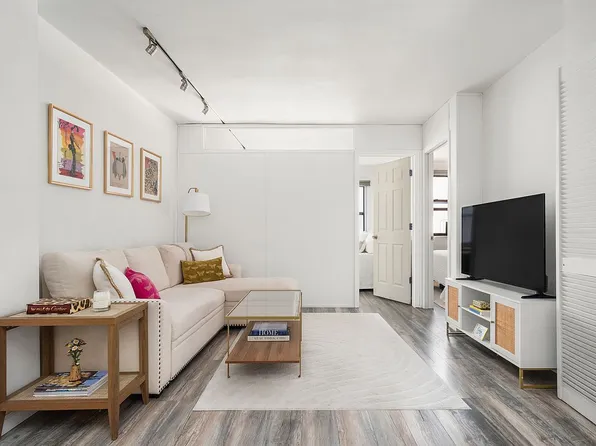 140 7th Ave APT 7E, New York, NY 10011