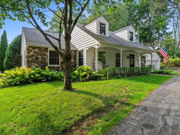 302 Fenway TERRACE, Manitowoc, WI 54220