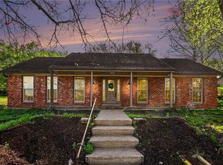 4811 NW Waukomis Dr, Northmoor, MO 64151