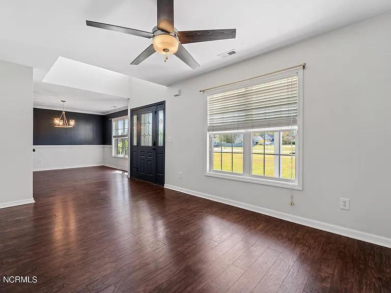 172 E Ridge Ct — Photo 4