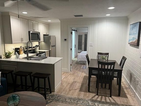 3rd image of 211 Condict Dr #W