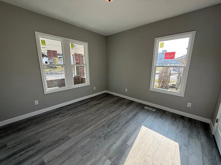 1523 Canton St — Photo 6