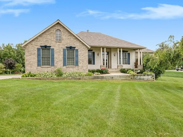 2530 Recluse Dr NE, Cedar Springs, MI 49319