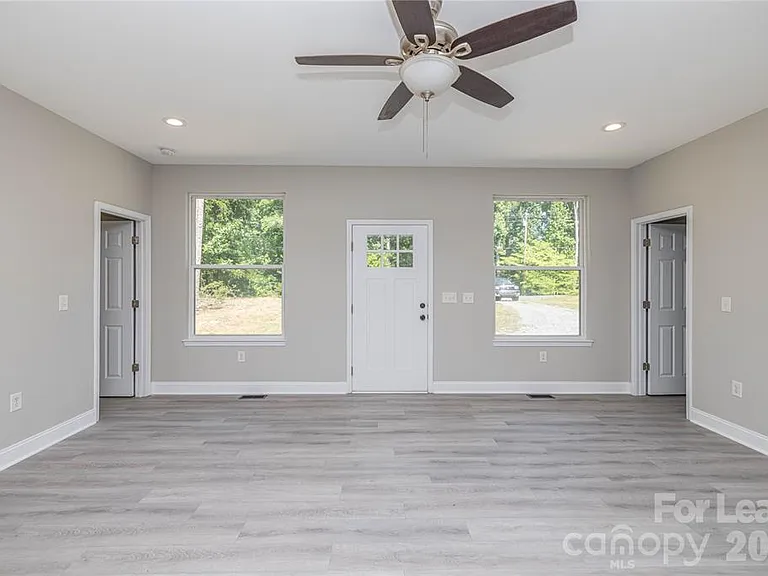 429 Creswell Rd — Photo 10