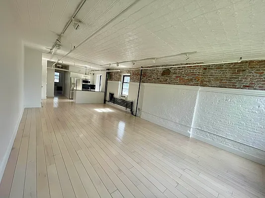 Rented by Vertical Real Estate LLC | media 4