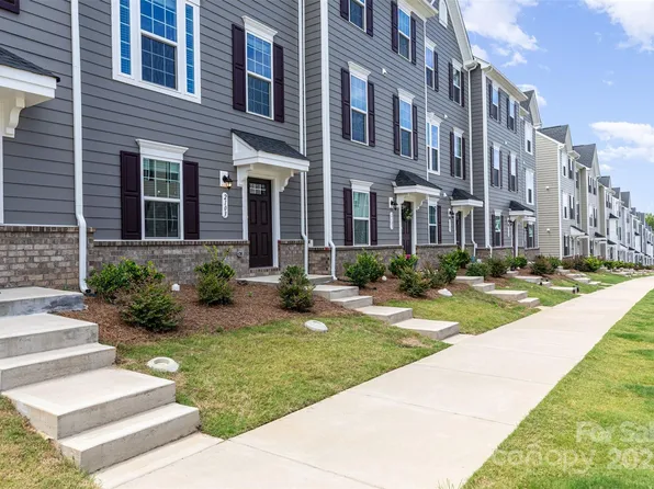 2103 Autumn Olive Ln, Matthews, NC 28104