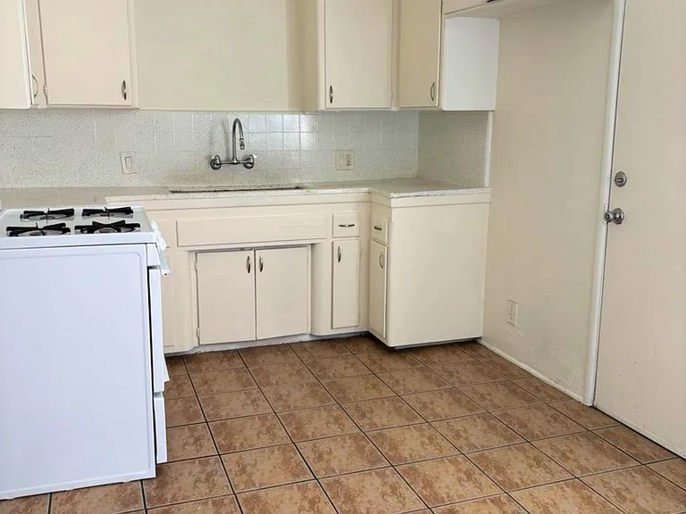 10942-10948 Crenshaw Blvd (Hexagon Eagles LLC) — Photo 3