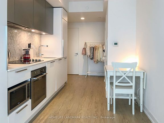 5th image of 85 Wood St #4105