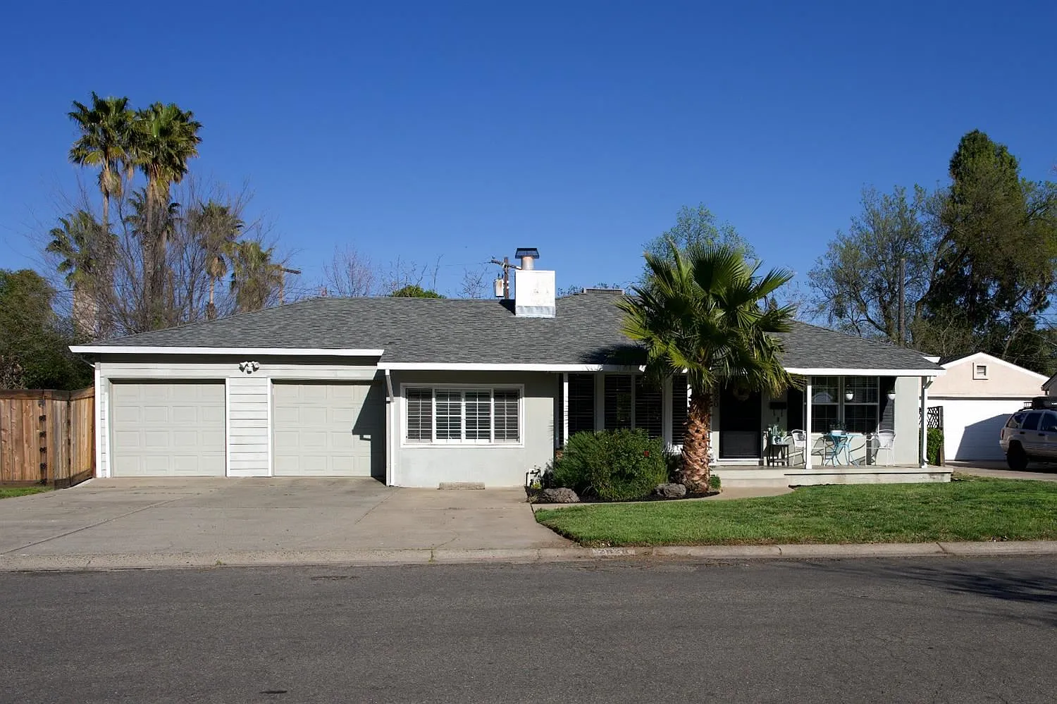 2820 La Paz Way photo 1