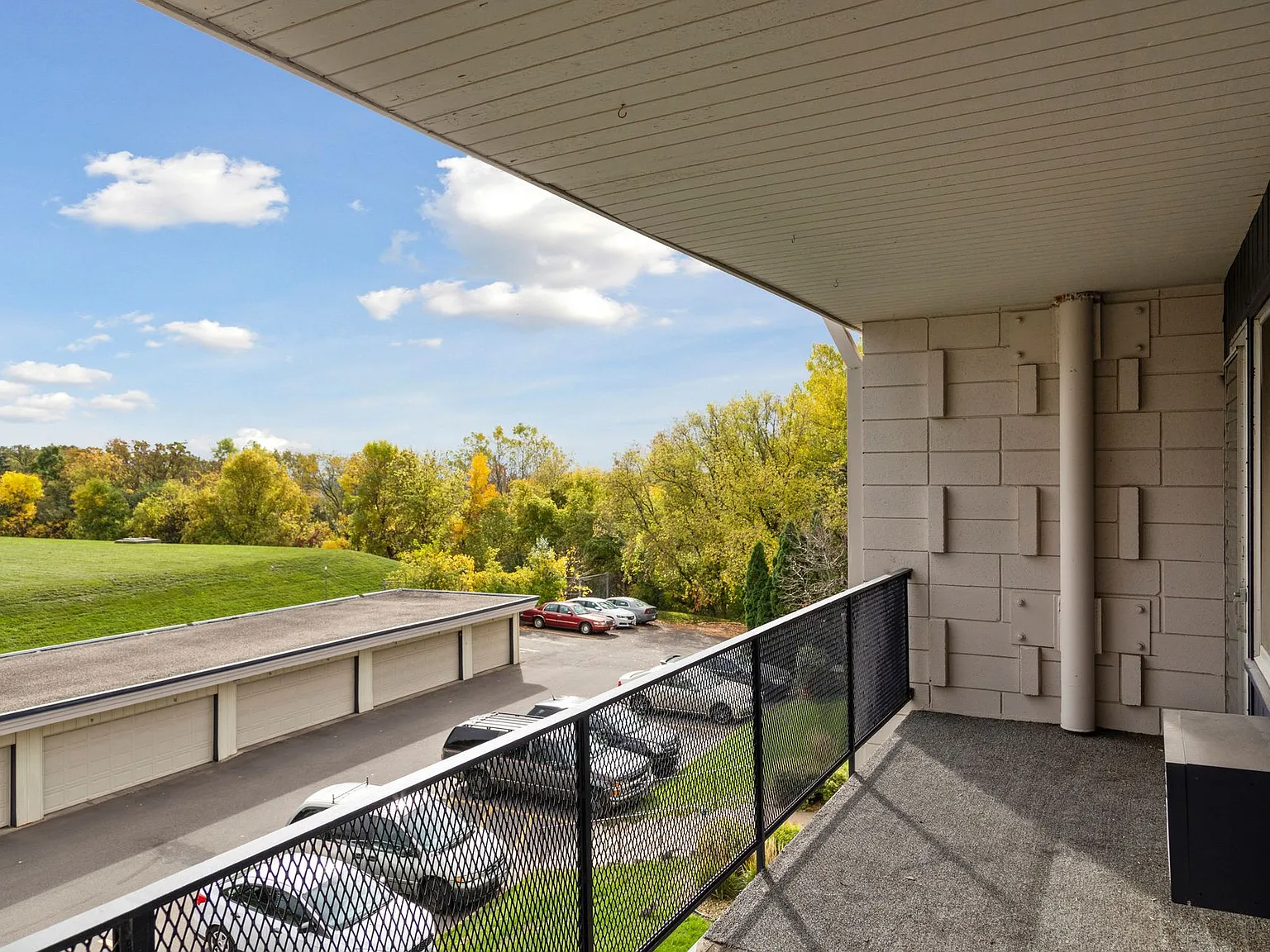 Imperial Heights Apartments — Photo 4