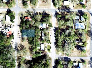 606 6th St NW, Carrabelle, FL 32322