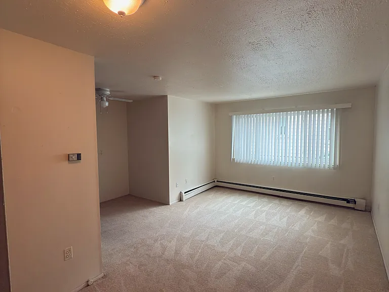 525 E Woodland St #C — Photo 10