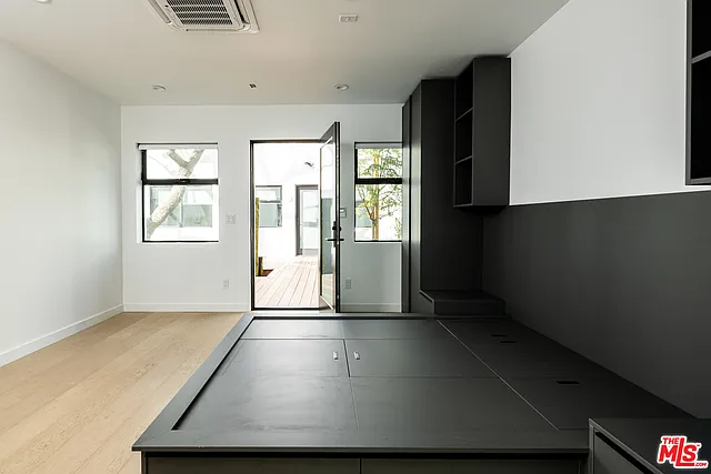 1325 Cabrillo Ave #4 — Photo 14