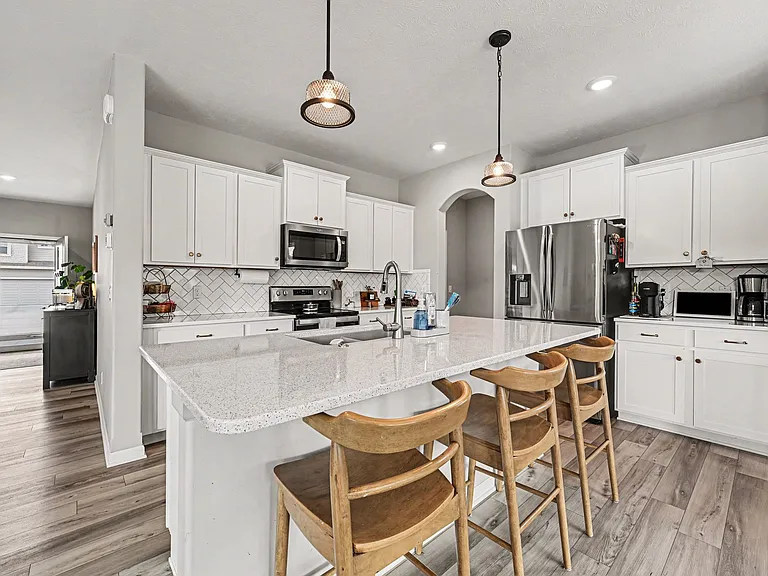 9565 S 183rd Ave — Photo 7
