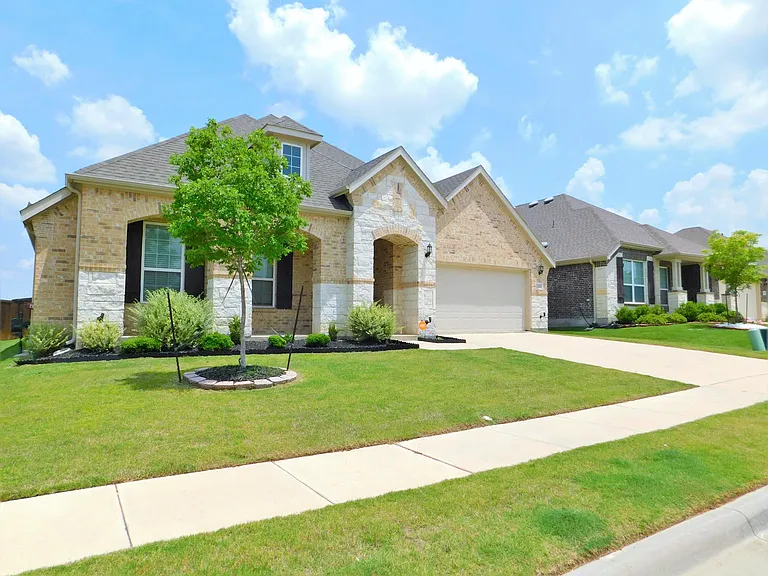 1321 Millican Ln — Photo 4