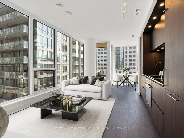 15 Mercer St #2206, Toronto, ON M5V 0T8