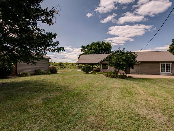 4th image of 2742 N Farm Road 81