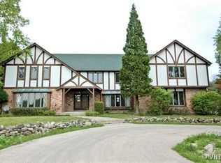 4 Little Bend Rd, Barrington, IL 60010