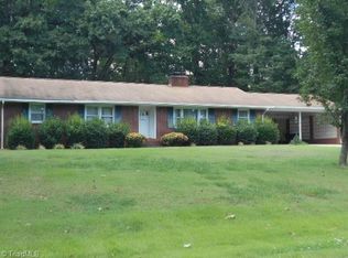 1443 Turfwood Dr, Pfafftown, NC 27040