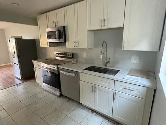 5th image of 405 S 7th St APT 4