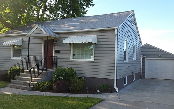 3rd image of 223 SE 4th St