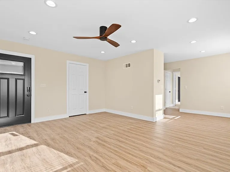 621 Chestnut Street - East — Photo 5
