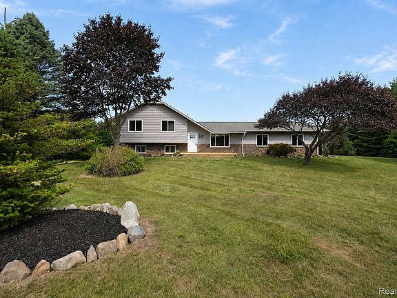 2nd image of 5181 Burnside Rd