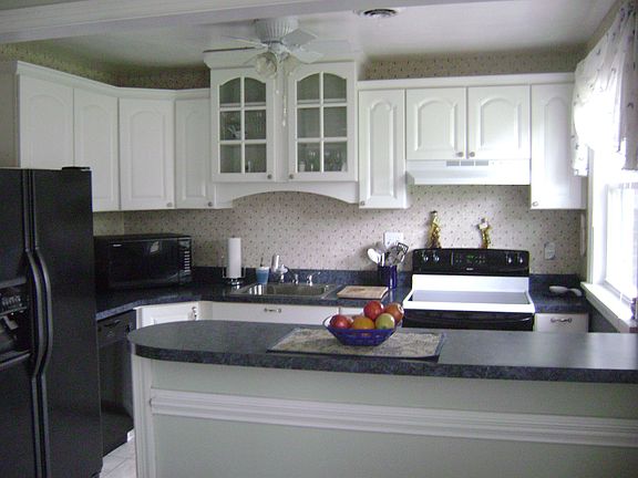 5th image of 412 N Ash Ave