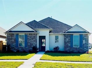 712 Lakeshore Village Dr, Slidell, LA 70461