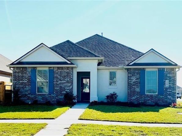 712 Lakeshore Village Dr