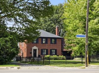 10 Queens Ave, Toronto, ON M8V2N1