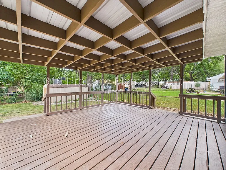 11230 Corrington Ave — Photo 22
