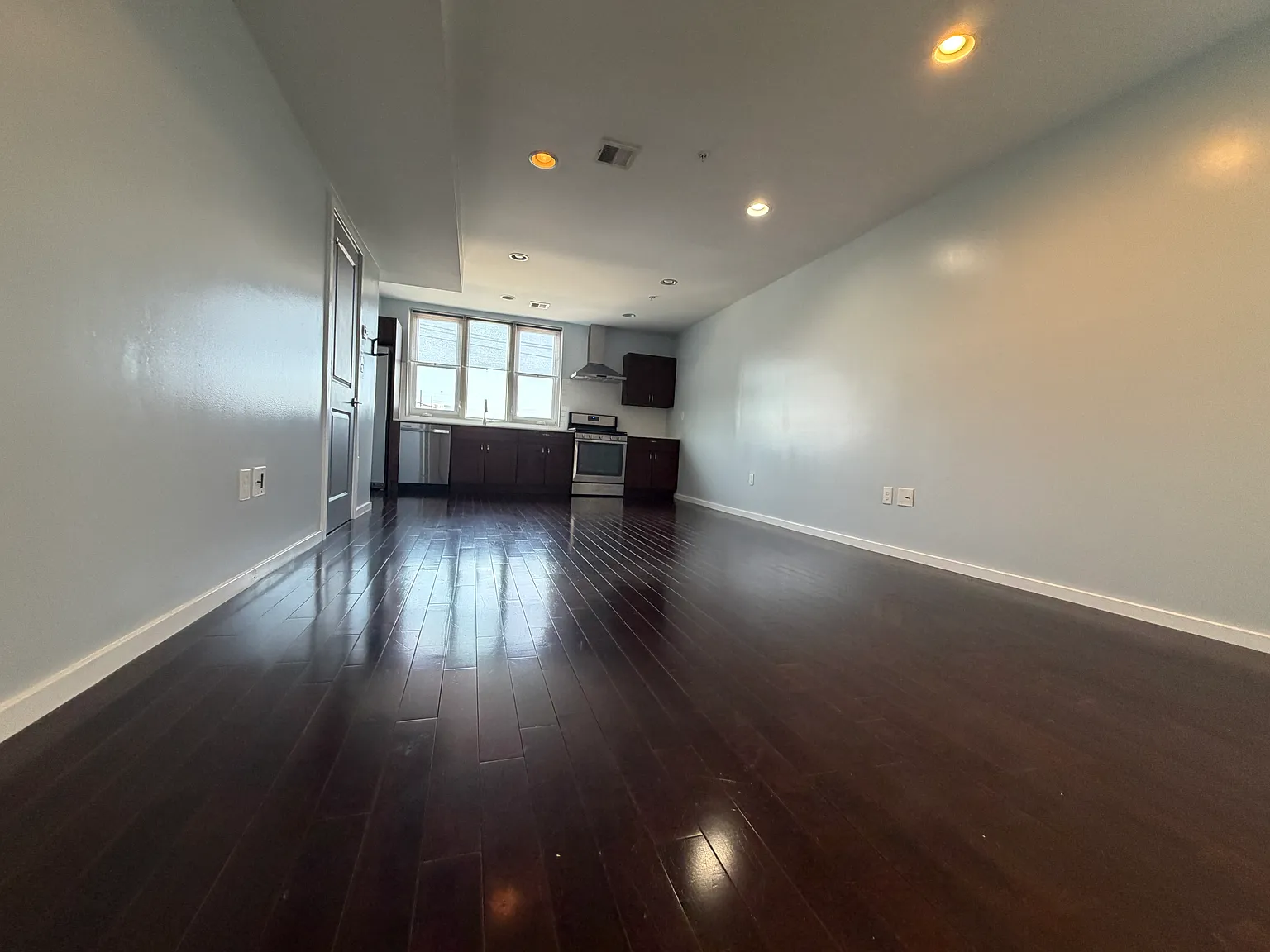 811 N Franklin St — Photo 3
