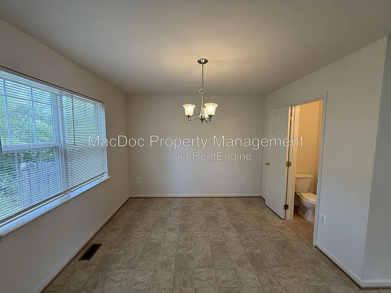219 Merrill Ct — Photo 11