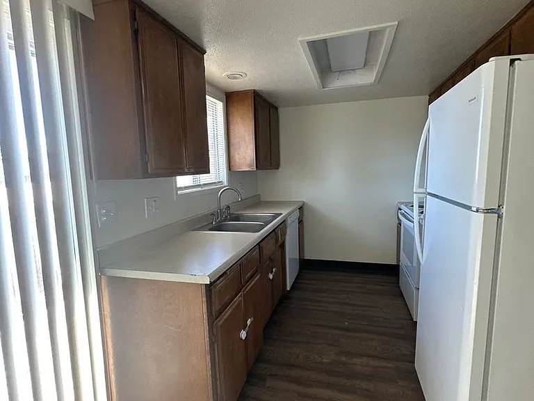 1418 Pleasant Ave #1420 — Photo 5