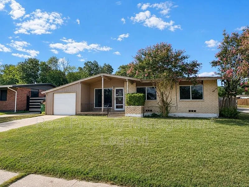 3 bed, 2.0 bath, 1119 sqft, $1,945 — Photo 2