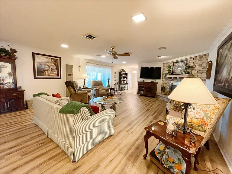700 Shanklin Rd — Photo 10