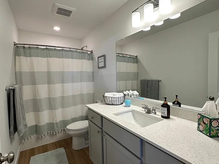 710 NE Rickenbacker Rd — Photo 19