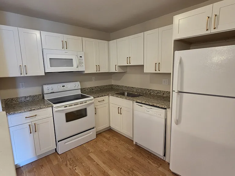 2118 Cromwell Hills Dr — Photo 3