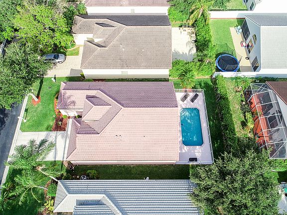 3rd image of 6328 NW 78th Dr