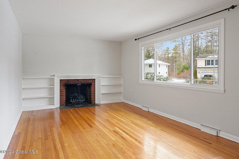 4th image of 28 Wellington Road