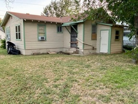 3rd image of 1459 W Gerald Ave