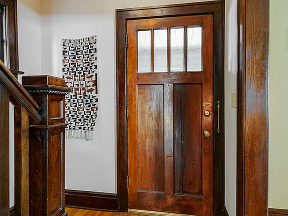 4th image of 2638 Glenmawr Ave