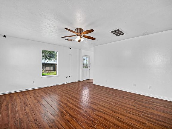 5th image of 4403 Sprangletop Ave